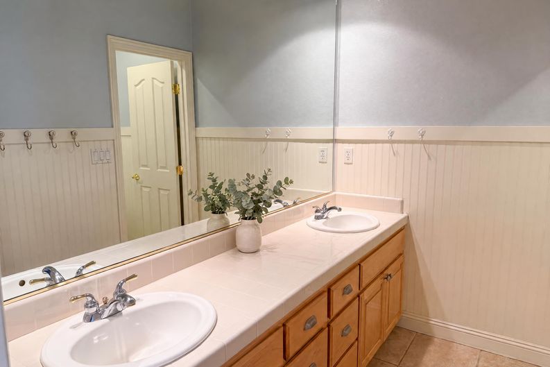 Photo 29 of 51 of 1401 Grey Owl Cir, Roseville, CA