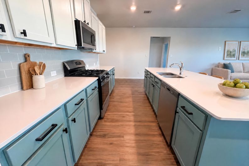 Photo 7 of 28 of 300 Arnage Dr, Hutto, TX