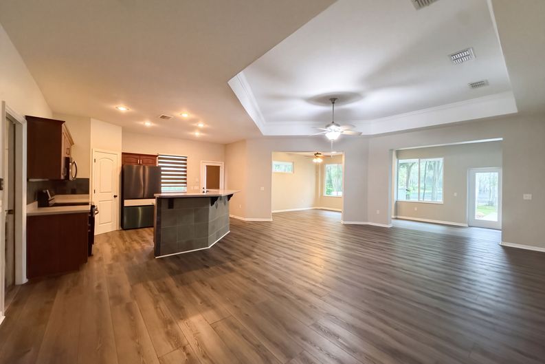 Photo 3 of 29 of 219 Willow Bend Pkwy, Lutz, FL