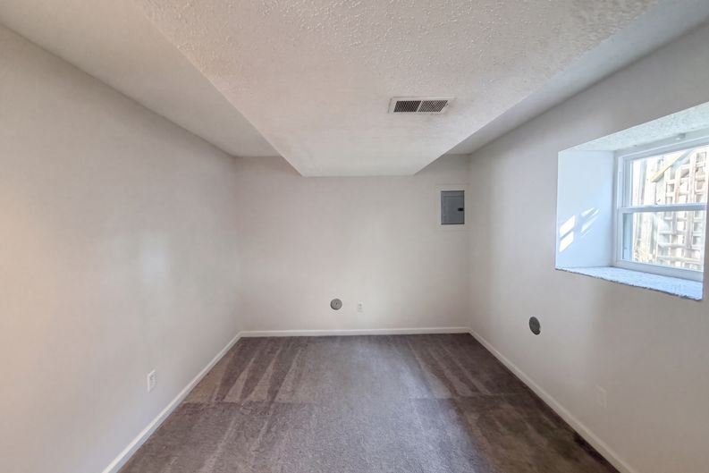 Photo 11 of 21 of 10002 W 86th St, Overland Park, KS