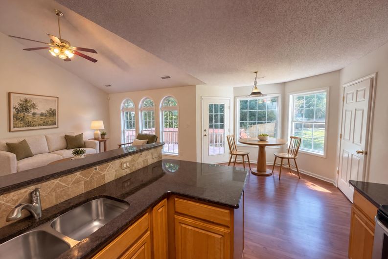 Photo 9 of 23 of 4315 Enoch Dr, Charlotte, NC