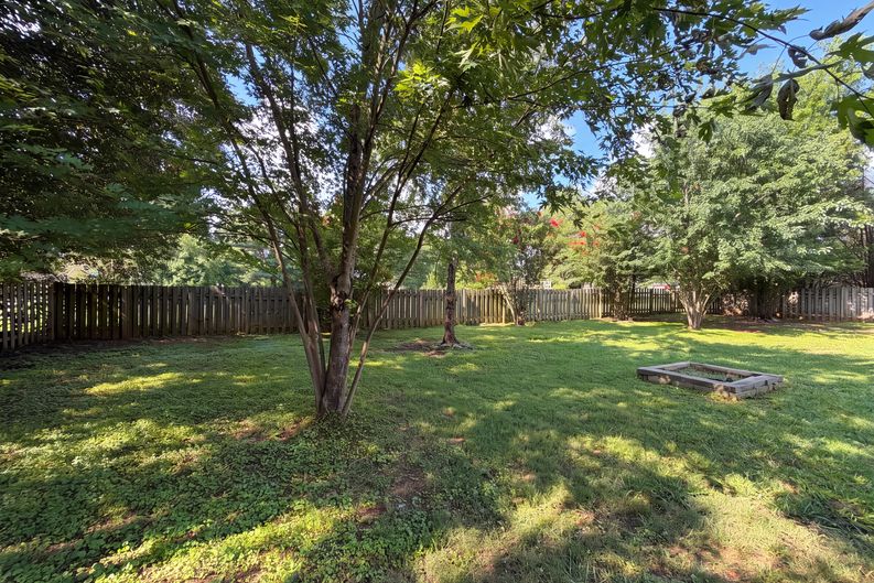 Photo 21 of 27 of 807 W Thompson Ln, Murfreesboro, TN
