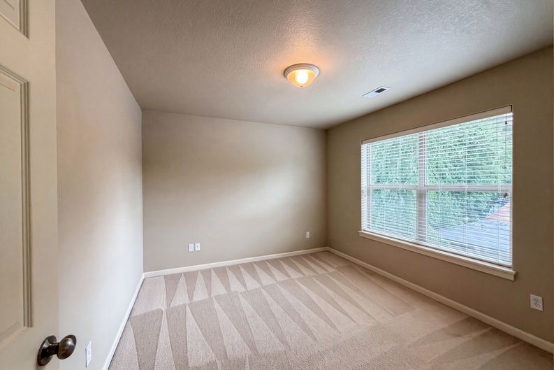 Photo 12 of 23 of 1724 SW Willowview Ter, Beaverton, OR