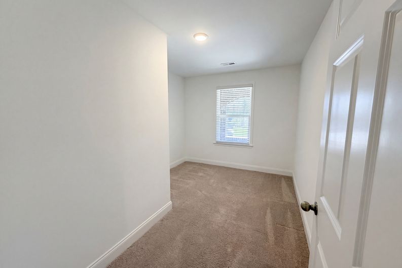 Photo 32 of 44 of 2714 Green Ash Ln, Knoxville, TN
