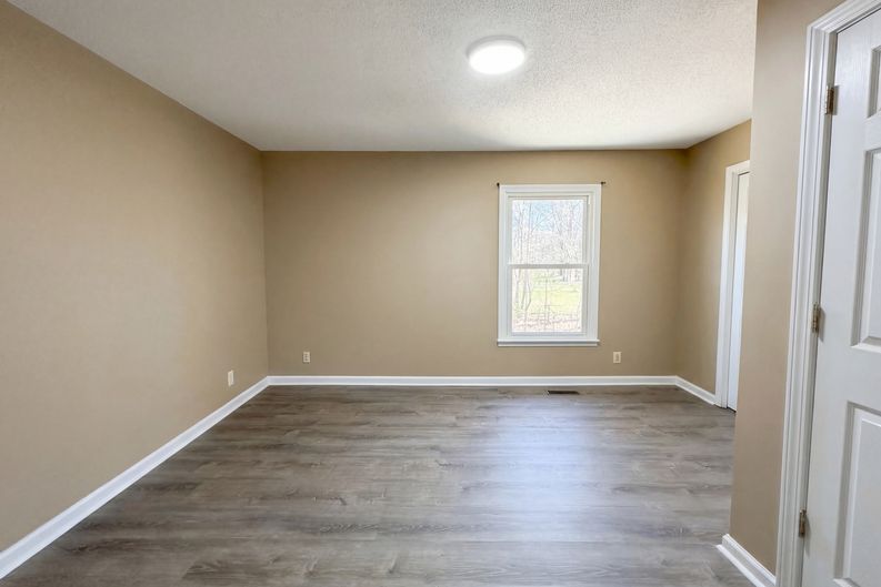 Photo 10 of 23 of 1157 Woodbridge Dr, Clarksville, TN