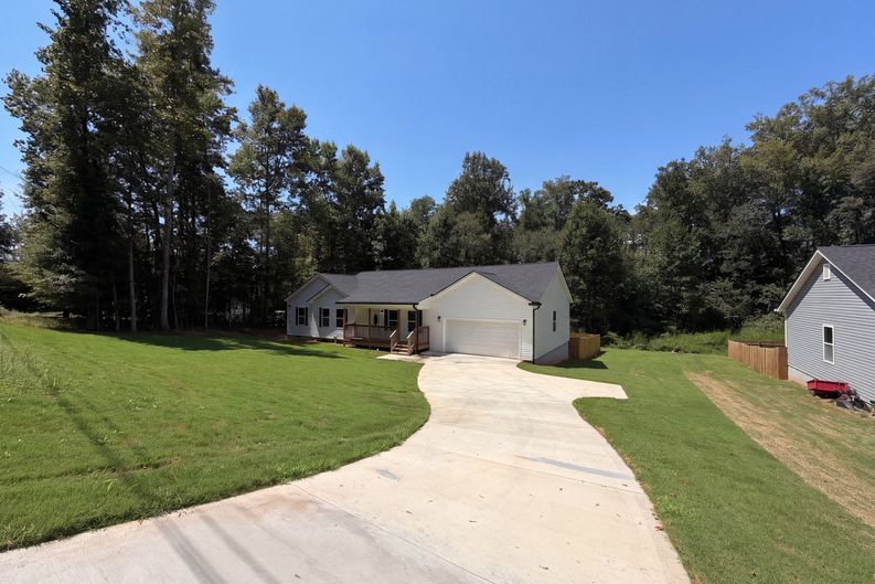 Photo 17 of 21 of 201 Deerfield Ln, Carrollton, GA