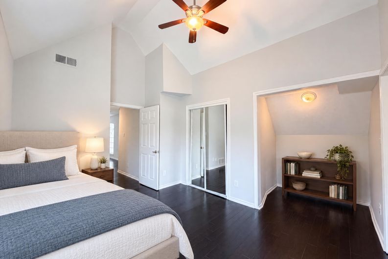 Photo 19 of 27 of 7707 Windmere Ct, Irving, TX