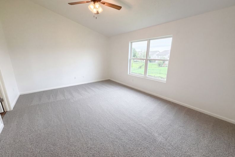 Photo 4 of 31 of 12634 Old Pond Rd, Noblesville, IN