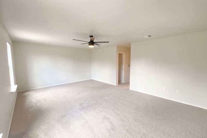 Photo 4 of 23 of 9420 Dublin Grn, San Antonio, TX