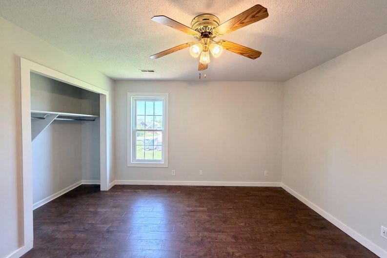 Photo 11 of 24 of 1117 Thornberry Dr, Clarksville, TN