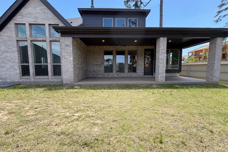 Photo 5 of 29 of 15418 Legacy Park Way, Pinehurst, TX