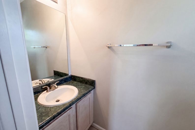Photo 13 of 26 of 3045 Stonebridge Creek Dr, Lithonia, GA