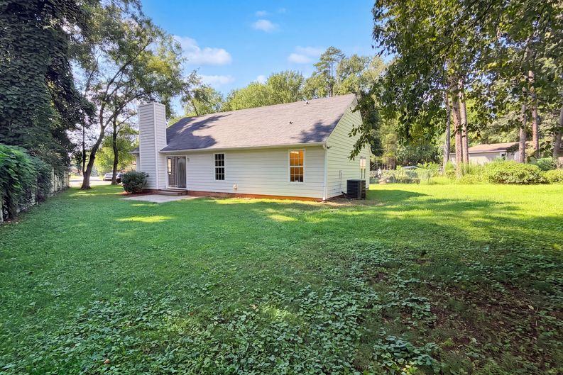 Photo 5 of 17 of 6223 Sunbridge Ct, Charlotte, NC