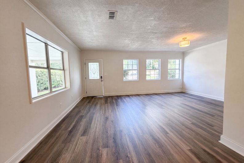 Photo 11 of 22 of 5630 Temple Rd, Jacksonville, FL