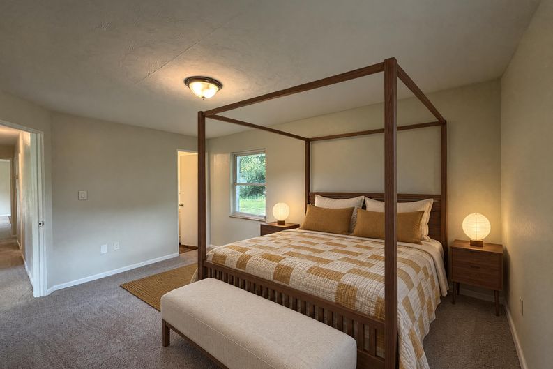Photo 4 of 24 of 411 W Seminole Ave, Eustis, FL