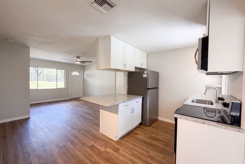 Photo 9 of 28 of 4526 Eagles Nest Rd, Fruitland Park, FL