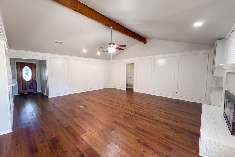 Photo 6 of 27 of 1208 Hillcrest Dr, Euless, TX