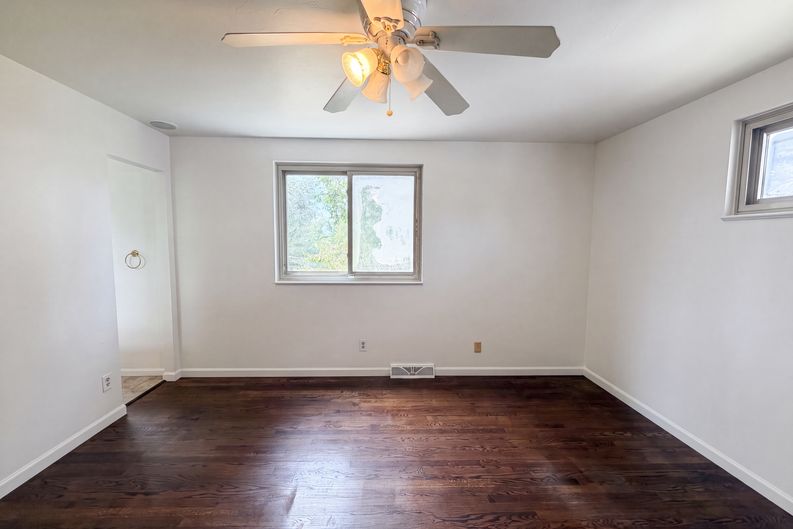 Photo 4 of 28 of 885 W 7th Avenue Dr, Broomfield, CO