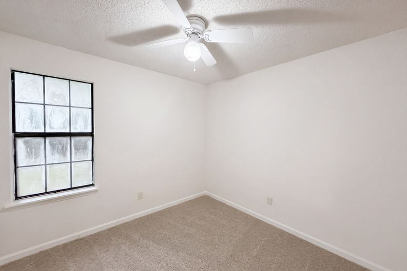 Photo 11 of 17 of 422 Allen Ct, Ladson, SC