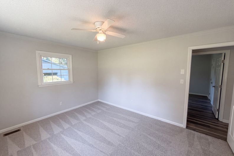 Photo 4 of 18 of 4305 Dawnwood Dr, Gastonia, NC