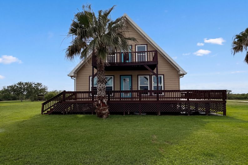 Photo 16 of 19 of 552 Marshall Johnson Ave S, Port Lavaca, TX