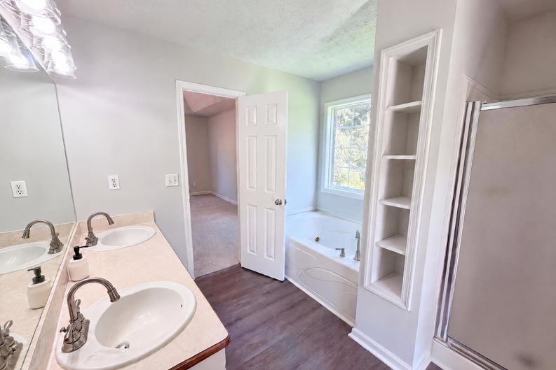 Photo 21 of 35 of 1396 Bramlett Forest Ct, Lawrenceville, GA