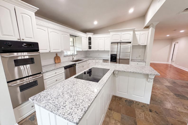 Photo 6 of 23 of 3911 White Settlement Rd, Fort Worth, TX