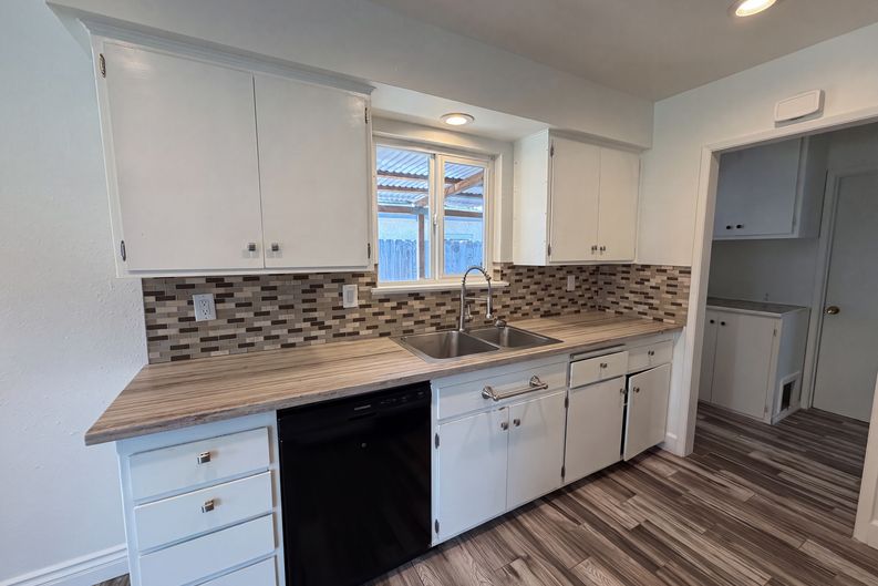 Photo 7 of 31 of 1422 Oakmont Dr, Roseville, CA