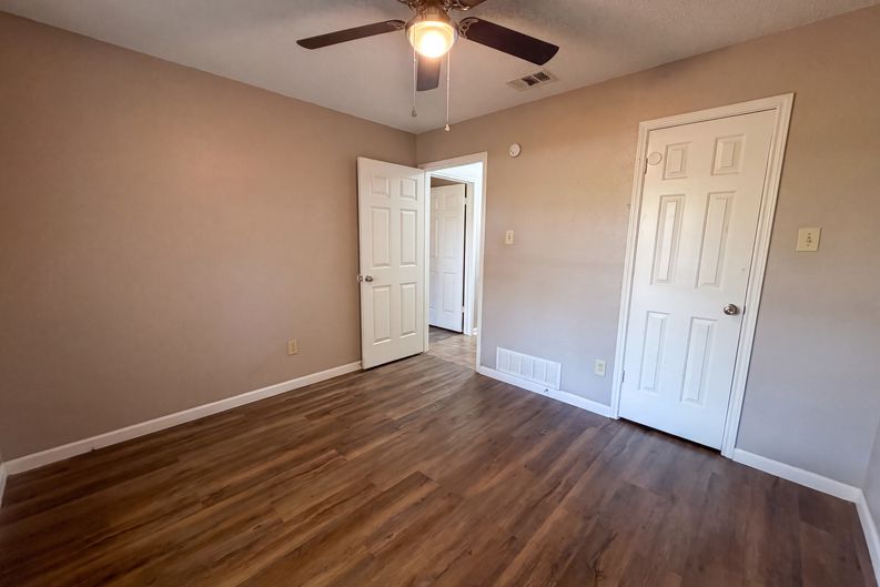 Photo 11 of 17 of 1503 Curtis Ln, Cedar Hill, TX