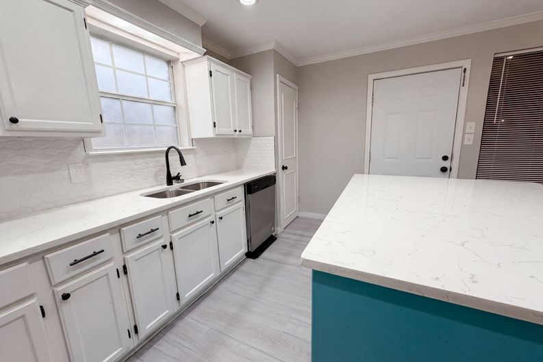 Photo 7 of 18 of 13214 Deepwater Cir, Corpus Christi, TX
