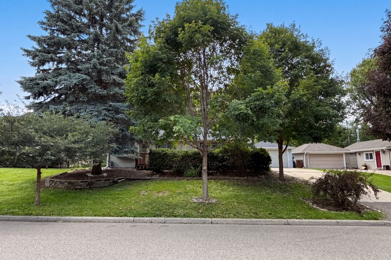 Photo 22 of 27 of 2591 Aldine St, Roseville, MN