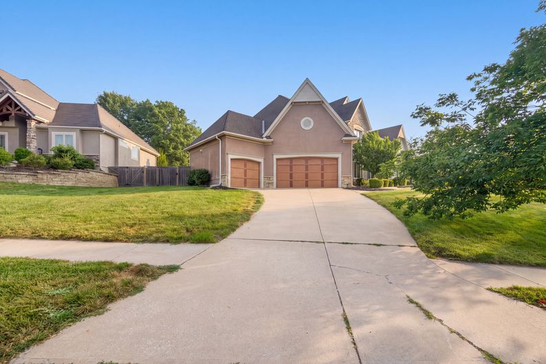 Photo 30 of 34 of 6003 N Cosby Ct, Kansas City, MO