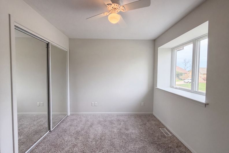 Photo 6 of 22 of 403 S Lakeshore Dr, Raymore, MO