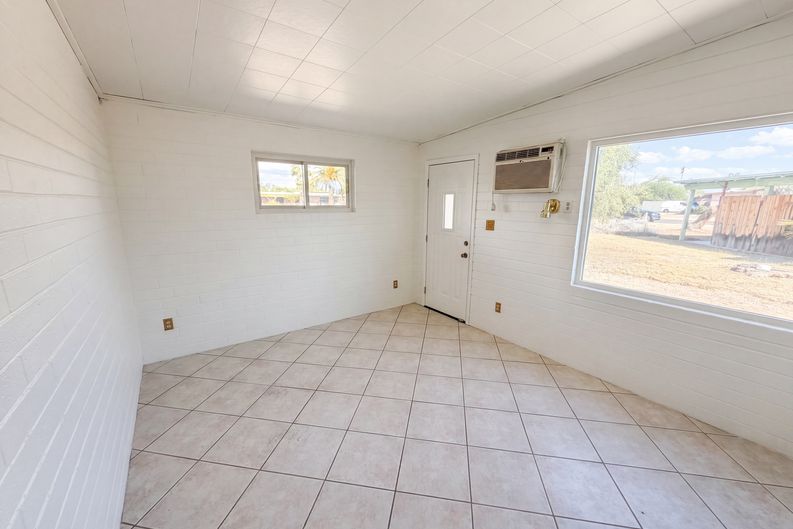 Photo 20 of 25 of 650 S Kenyon Dr, Tucson, AZ
