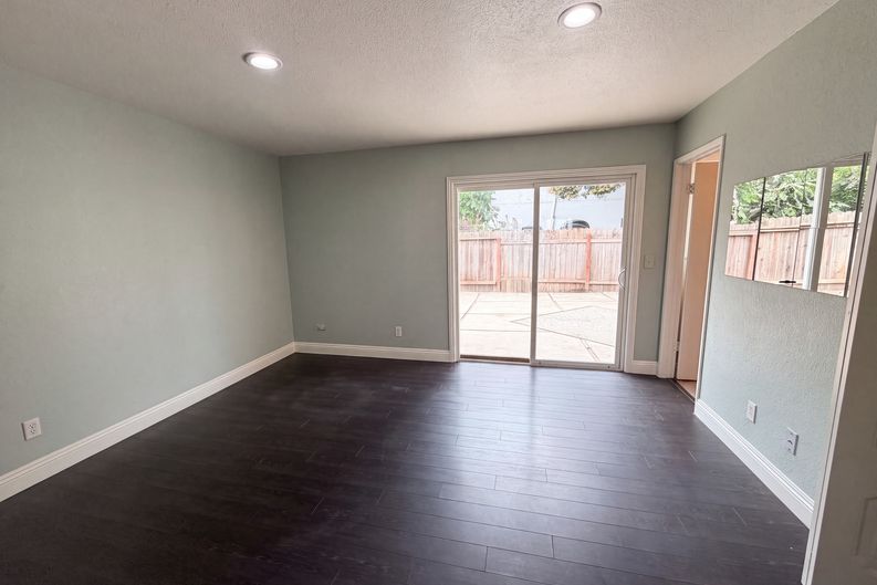 Photo 11 of 25 of 7804 McClintock Way, Sacramento, CA