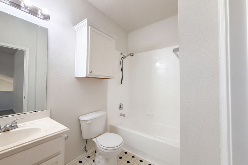 Photo 10 of 14 of 441 Trinity Dr, Allen, TX