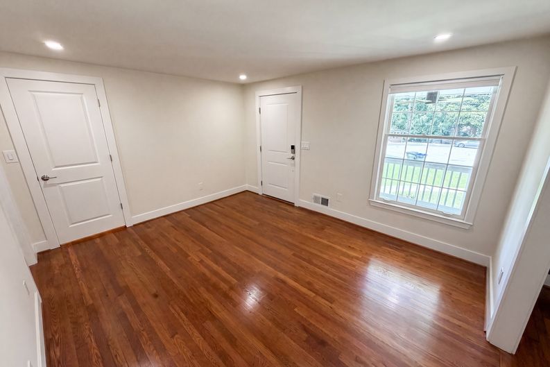 Photo 11 of 23 of 2320 Capehart Cir NE, Atlanta, GA