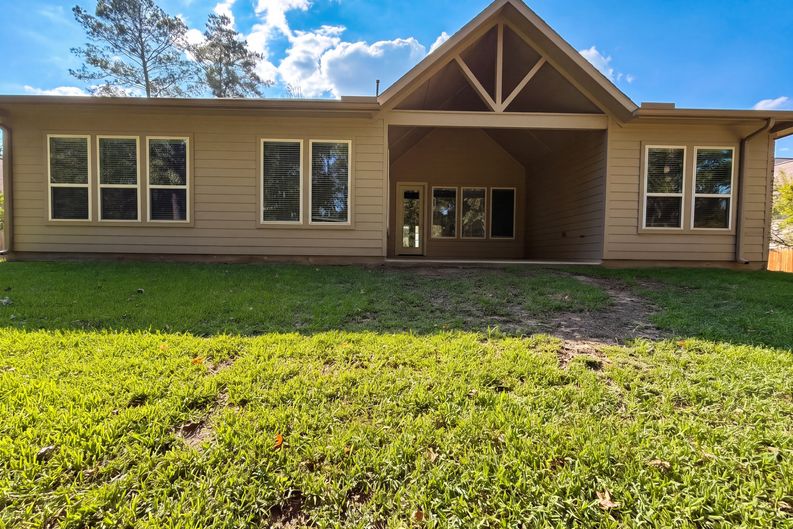 Photo 5 of 34 of 317 Treaty Oak Ct, Magnolia, TX
