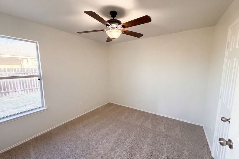 Photo 10 of 19 of 404 Timothy John Dr, Pflugerville, TX