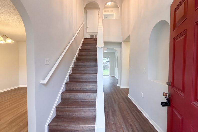 Photo 6 of 34 of 8215 Foxdale Dr, Jacksonville, FL