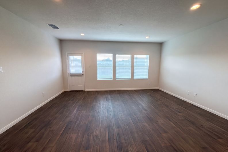 Photo 10 of 22 of 817 Margay Loop, Seguin, TX