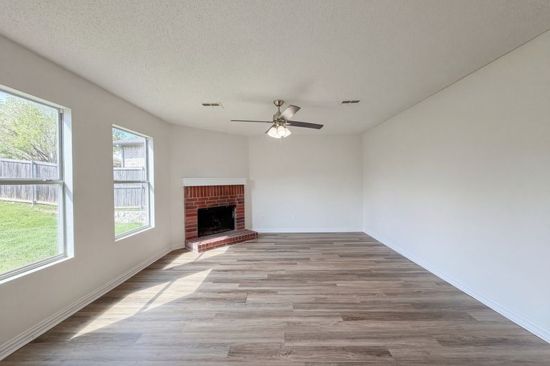 Photo 10 of 30 of 2501 Avalon Creek Way, McKinney, TX