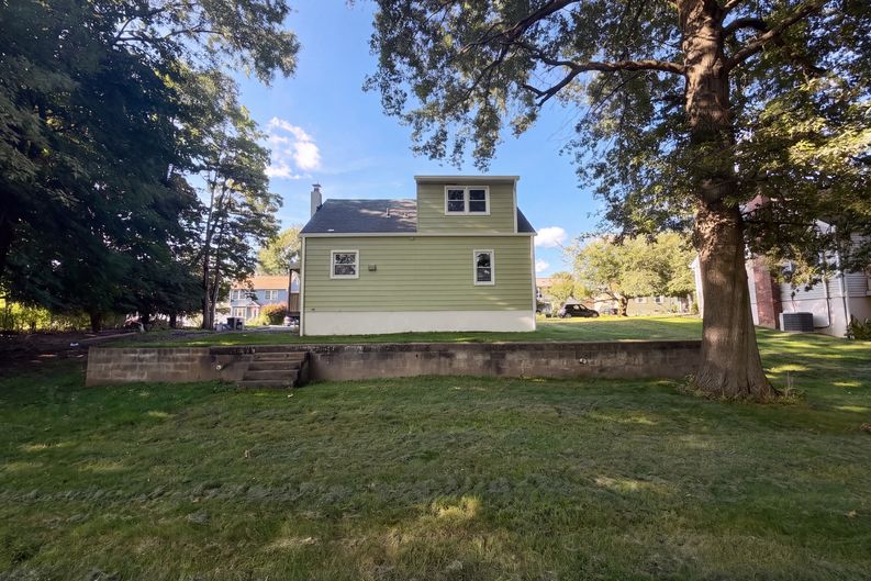 Photo 5 of 27 of 128 Catherine Ave, Mahwah, NJ