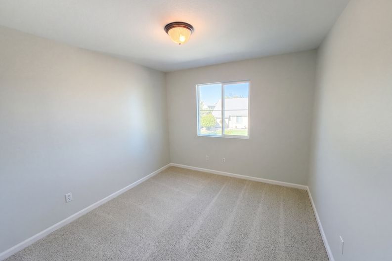 Photo 16 of 21 of 5124 Bissett Way, Sacramento, CA