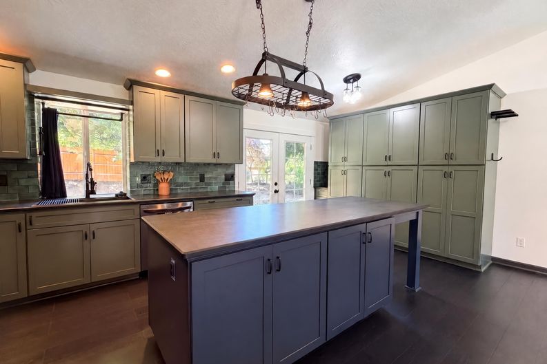 Photo 6 of 17 of 37685 Sandy Heights St, Sandy, OR
