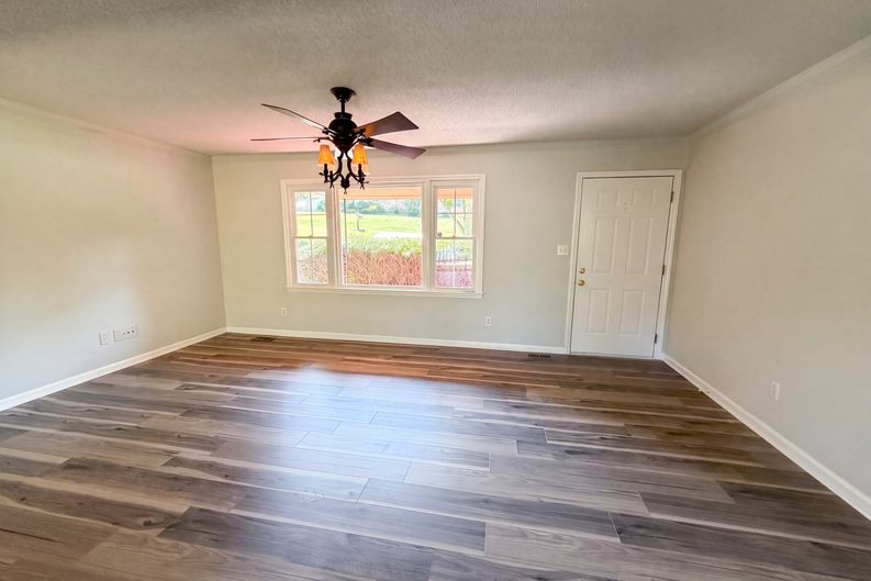Photo 7 of 18 of 4305 Dawnwood Dr, Gastonia, NC