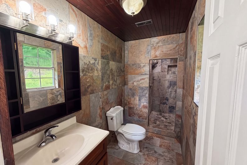Photo 18 of 22 of 1430 Hawk Ln, Seymour, TN