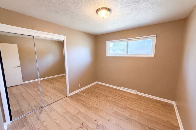 Photo 4 of 29 of 3352 W Aksarben Ave, Littleton, CO
