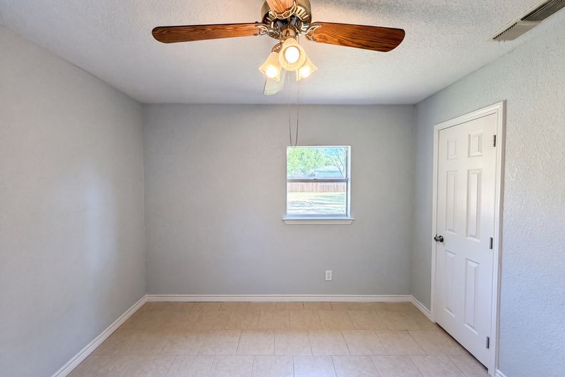 Photo 11 of 19 of 502 Jennings St, Nocona, TX