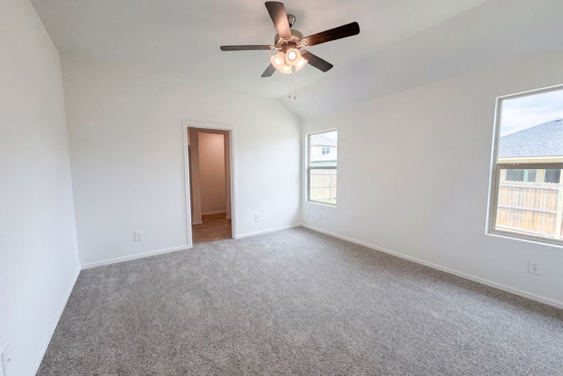 Photo 4 of 16 of 13592 Gunsmoke Ln, Cresson, TX